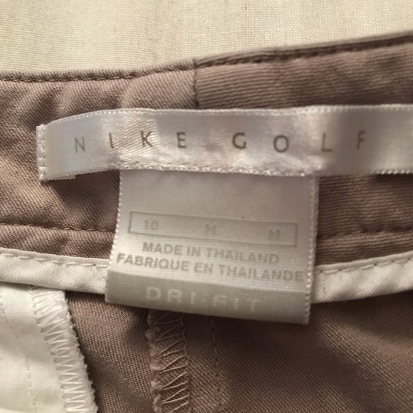 Nike Golf men’s medium khaki shorts - Picture 2 of 2